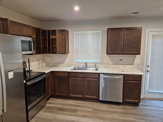 Foto del edificio - 417 Harmony Hill Trl