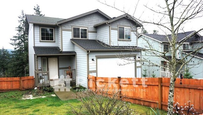 Building Photo - 4 Bedroom Home Nestled between Bremerton a...