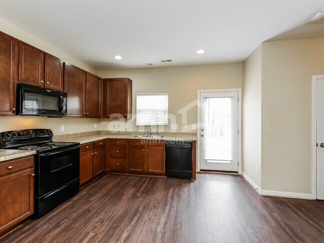 Building Photo - 4275 Oak Pointe Dr