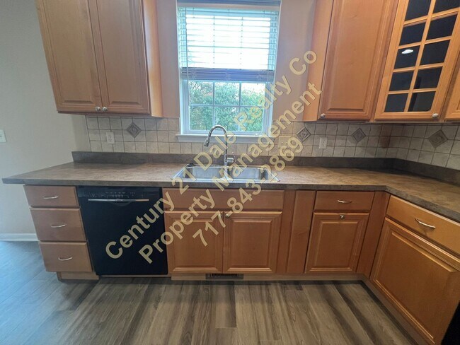 Foto del edificio - Beautiful 3 BR, 2.5 Bath home in Woodcrest...