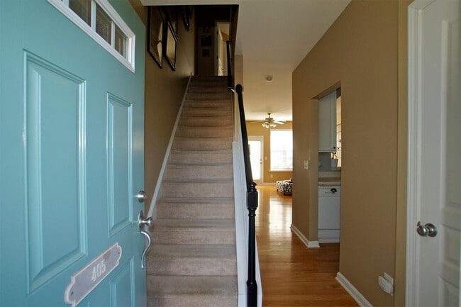 Building Photo - 405 Hamlet Park Dr