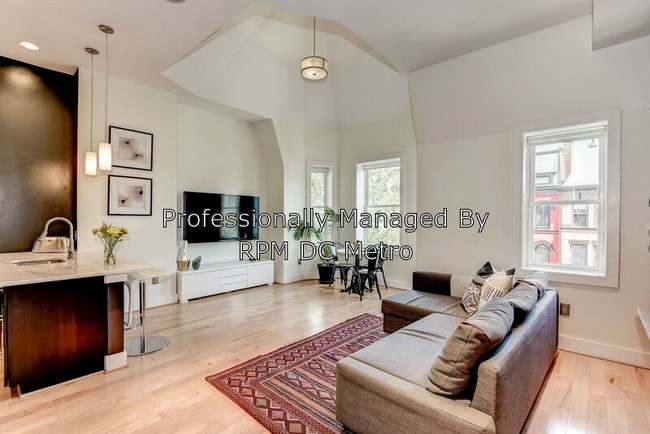 Building Photo - 1854 Mintwood Pl NW