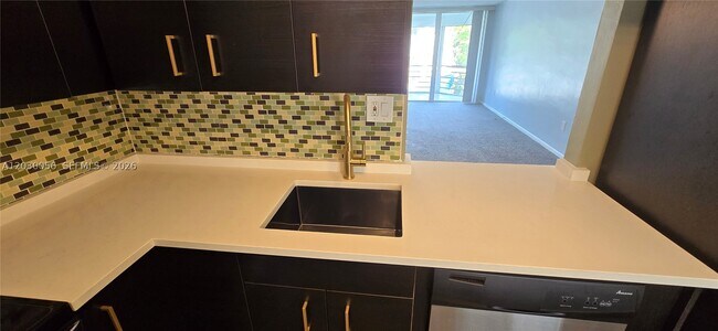 Foto del edificio - 1201 NE 191st St