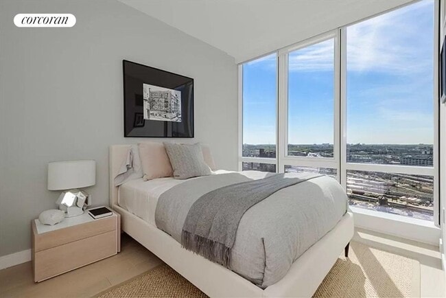 Building Photo - 29-11 Queens Plaza N