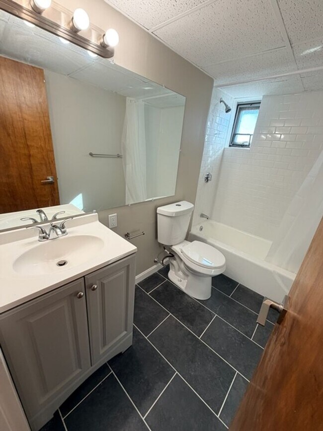 Foto del edificio - Belmont 1 Bed available 7/1