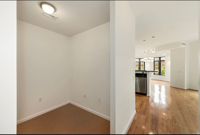 Building Photo - 1390 Kenyon St NW