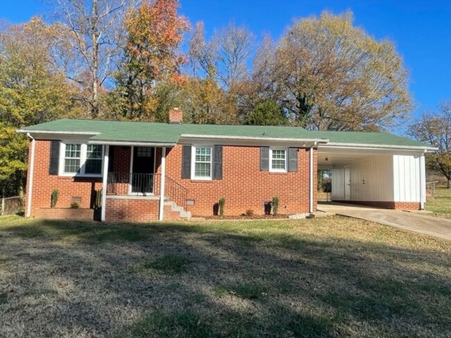 Building Photo - 2 bedroom 1 bath fully renovated house