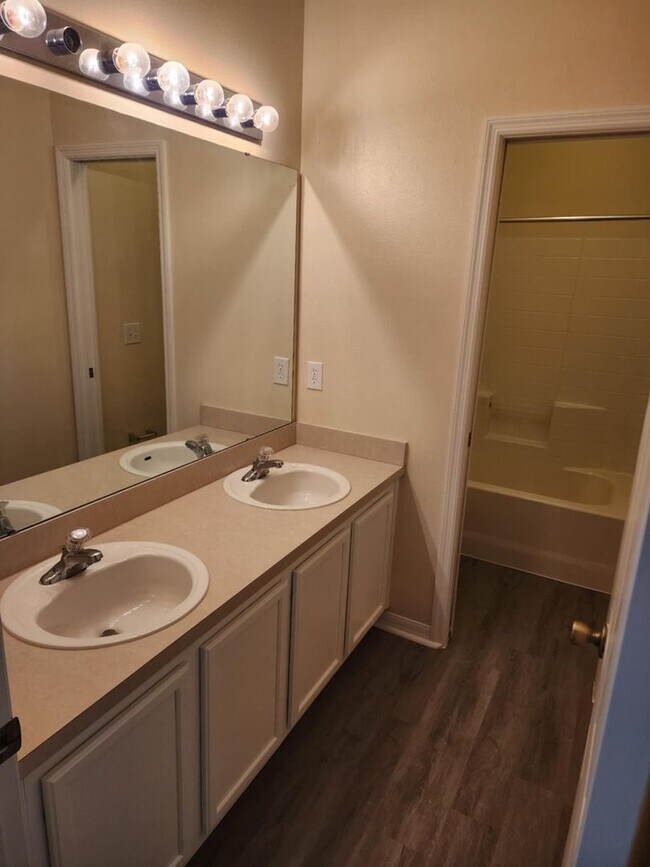 Foto del edificio - 311 Sunset View Dr