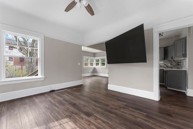 Foto del edificio - Stunning Craftsmen Beauty 3/1.5  bath 2000 sf! -ALBERTA/CONCORDIA