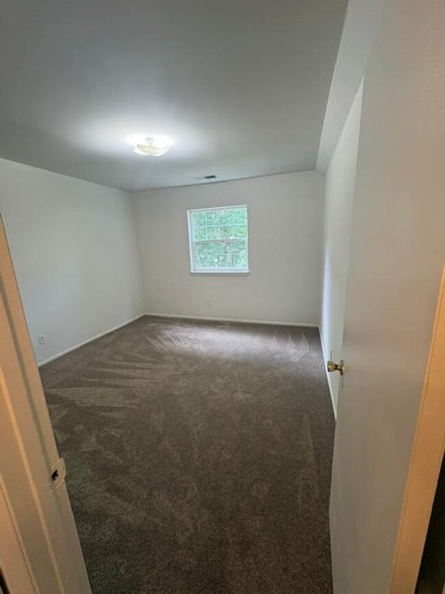 Building Photo - Two Bedroom One Bath