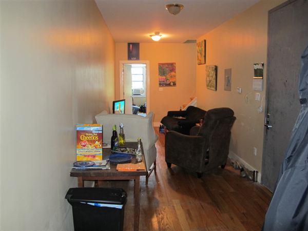 Building Photo - 226 Suydam St
