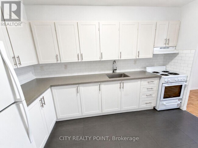 Photo du bâtiment - 525 Eglinton Ave E