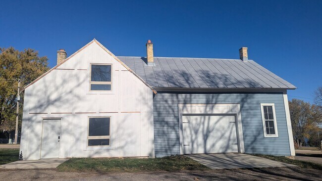 Building Photo - 170 E Main St