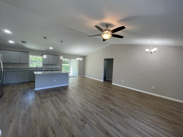Foto del edificio - 484 W Homeway Loop