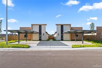 Building Photo - 2713 Brookside Bend St