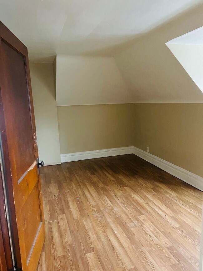 Building Photo - 1 br, 1 bath House - 413 E. Leasure Ave.  ...