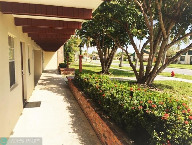 Building Photo - 965 Manor Dr