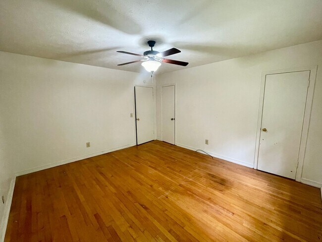Building Photo - Large 4 Bedroom/ 3 Bathroom House for Rent in Brandon 042!