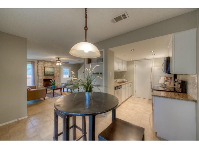 Foto del edificio - 9100 Mountain Ridge Dr