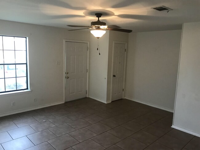 Foto del edificio - 113 Westchase Dr