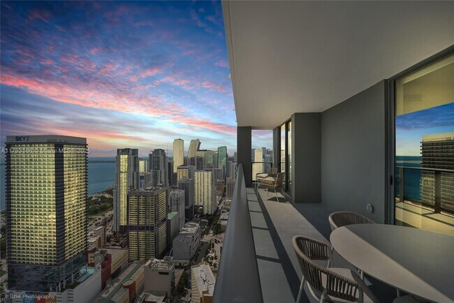 Foto del edificio - 601 NE 1st Ave