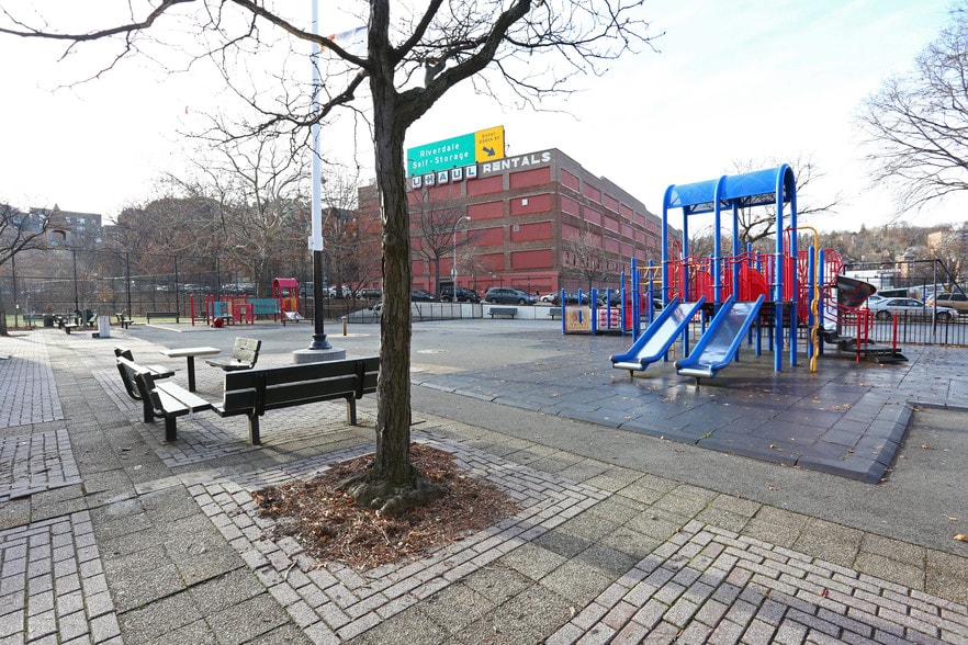 Marble Hill Neighborhood Guide Living in Bronx