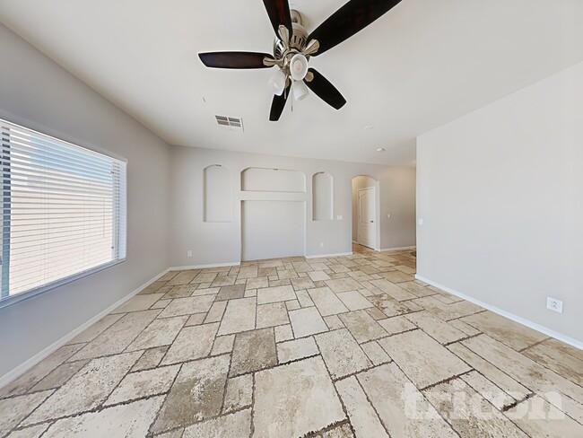 Building Photo - 504 W Beautiful Ln