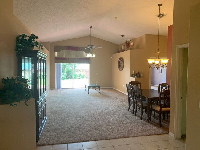 Foto del edificio - 3 Bedroom Home in Gated Community NEAR I4 ...