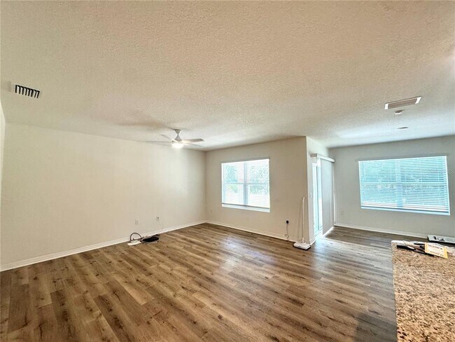 Foto del edificio - 16461 Little Garden Dr