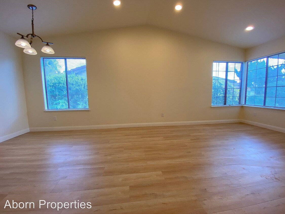 Primary Photo - 3 br, 1 bath House - 3150 Oakgate Way
