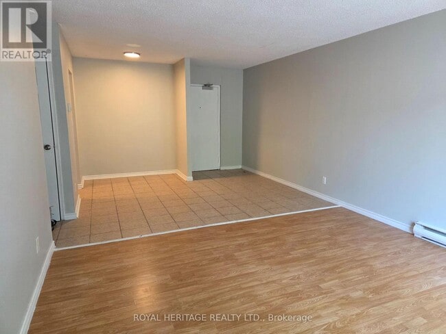 Photo du bâtiment - 8800-8800 Willoughby Dr