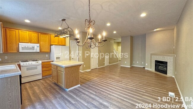 Foto del edificio - 20264 Hoodview Ave