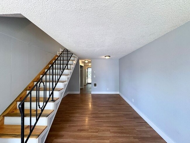 Building Photo - 519 Cinderella Loop