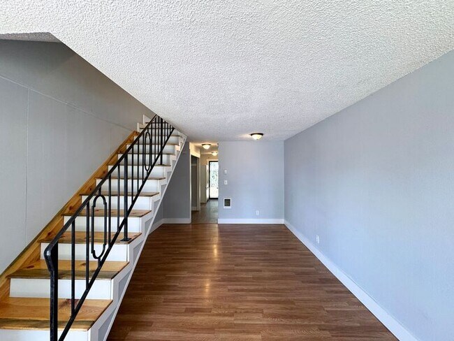 Foto del edificio - 519 Cinderella Loop