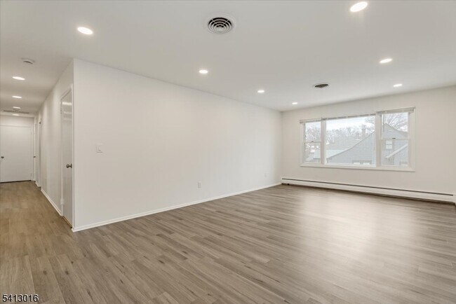 Foto del edificio - 35 Field Rd