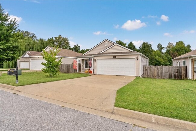 Foto del edificio - 612 Meadowbrook Ct