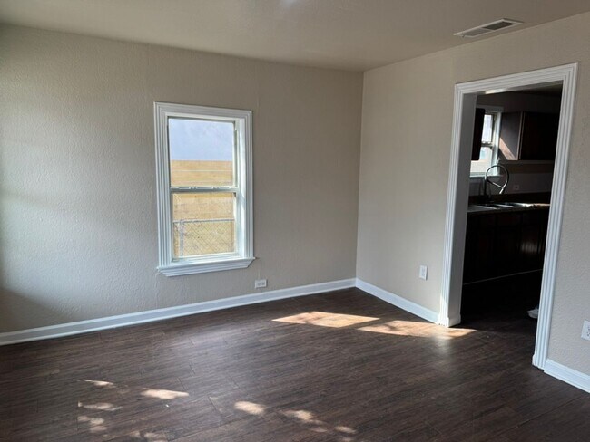 Foto del edificio - 3 Bed / 2 Bath Home in South San Antonio – Easy Access to I-10 & I-37