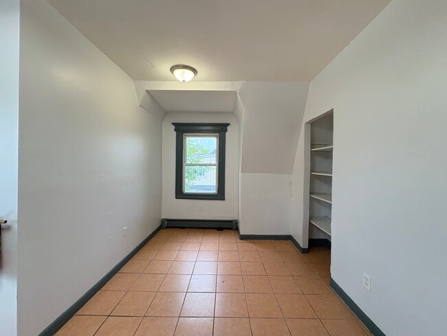 Building Photo - 287 Avon Ave