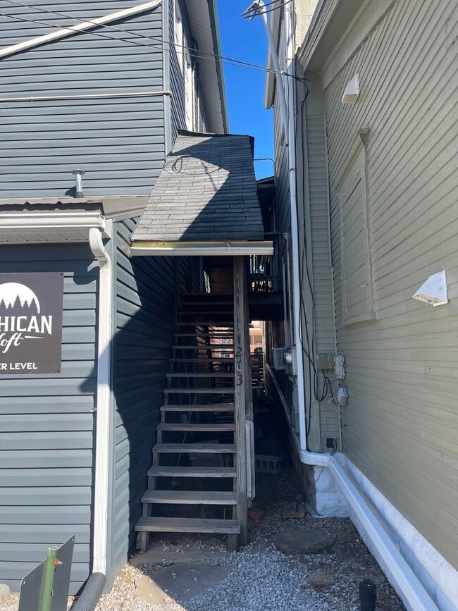 Building Photo - 263W
