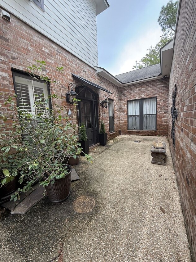 Building Photo - 4218 Bluebonnet Rd