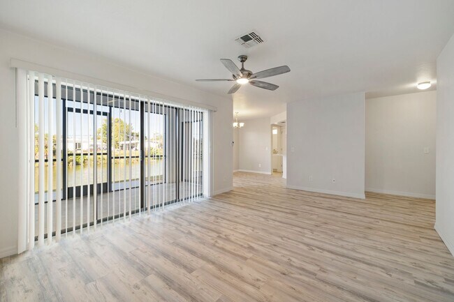 Building Photo - Beautiful 2Bed 2.5 Bath Annual Rental