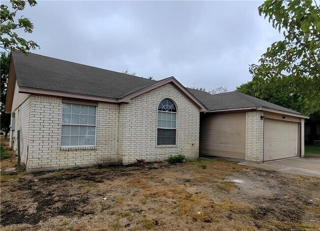 Upgraded 3 bedroom 2 bathroom home! HOUSI... - Upgraded 3 bedroom 2 bathroom home!  HOUSI...