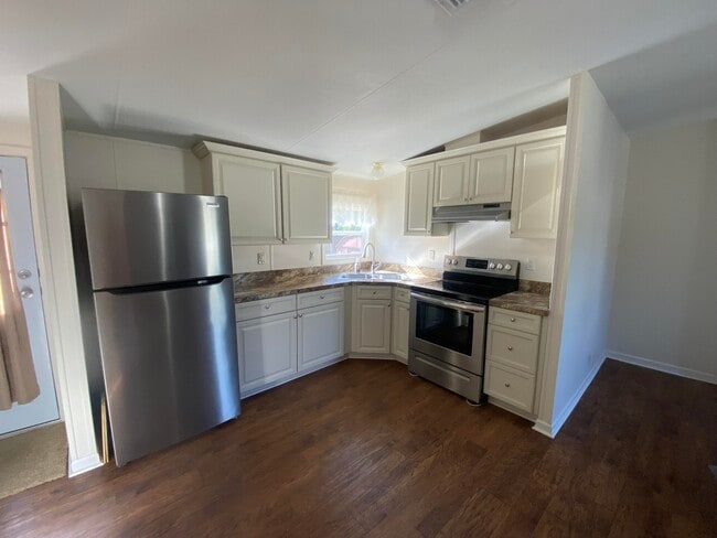 Building Photo - 3029 Crittenden Dr