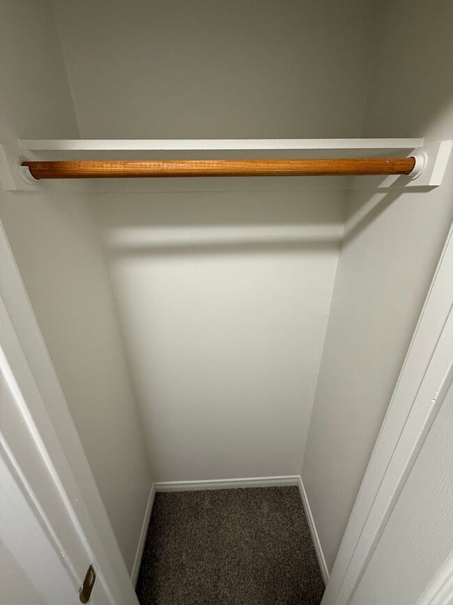 Building Photo - Spacious 4-Bedroom Home in Southwest Bakersfield