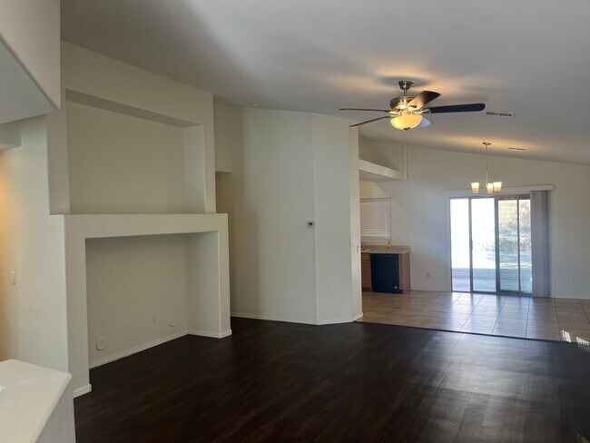 Foto del edificio - 25524 W Williams St