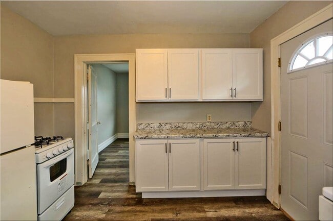 Building Photo - 4 Unit at 2200 Ashland Avenue