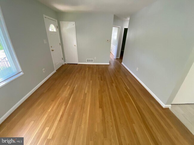 Building Photo - 12704 Bushey Dr