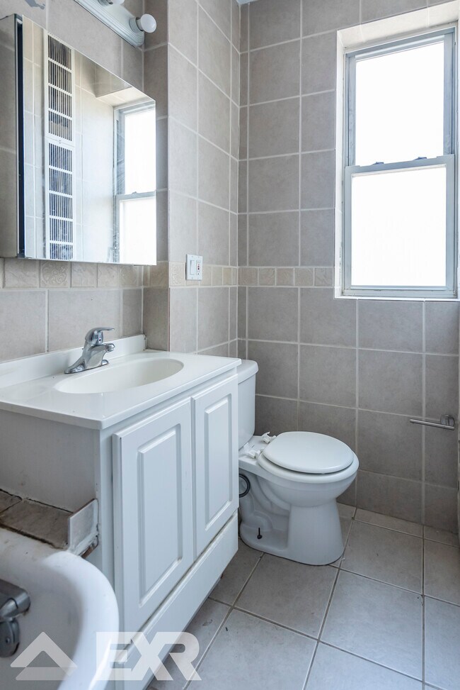 Foto del edificio - 215 W 116th St