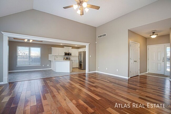 Building Photo - 801 SE Hocker Ct