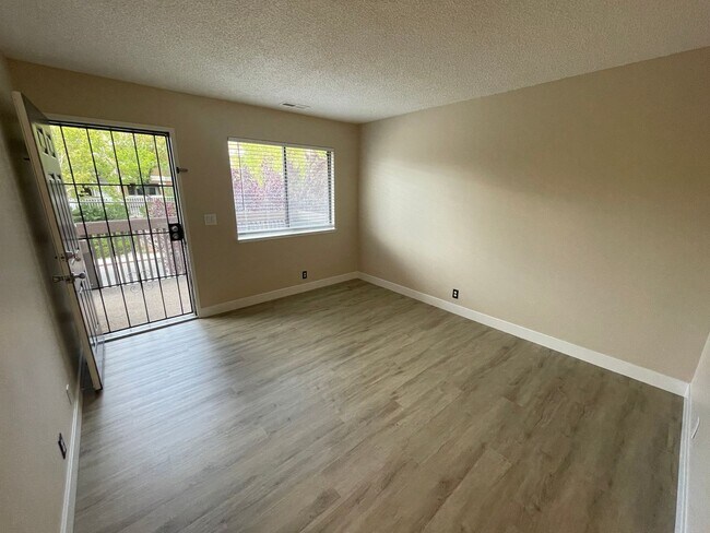 Foto del edificio - 1 Bedroom Condo Close to UNR!